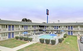 Motel 6 San Marcos